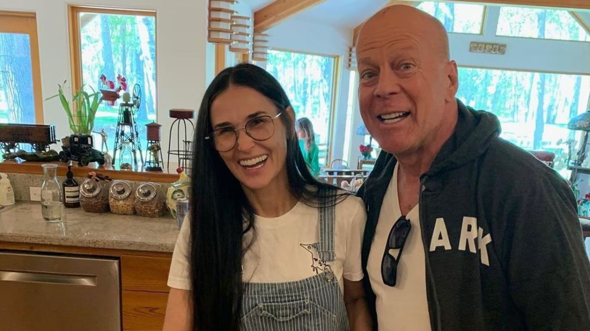 Demi Moore junto a Bruce Willis mostrando su gran amistad a pesar de su separación como pareja.