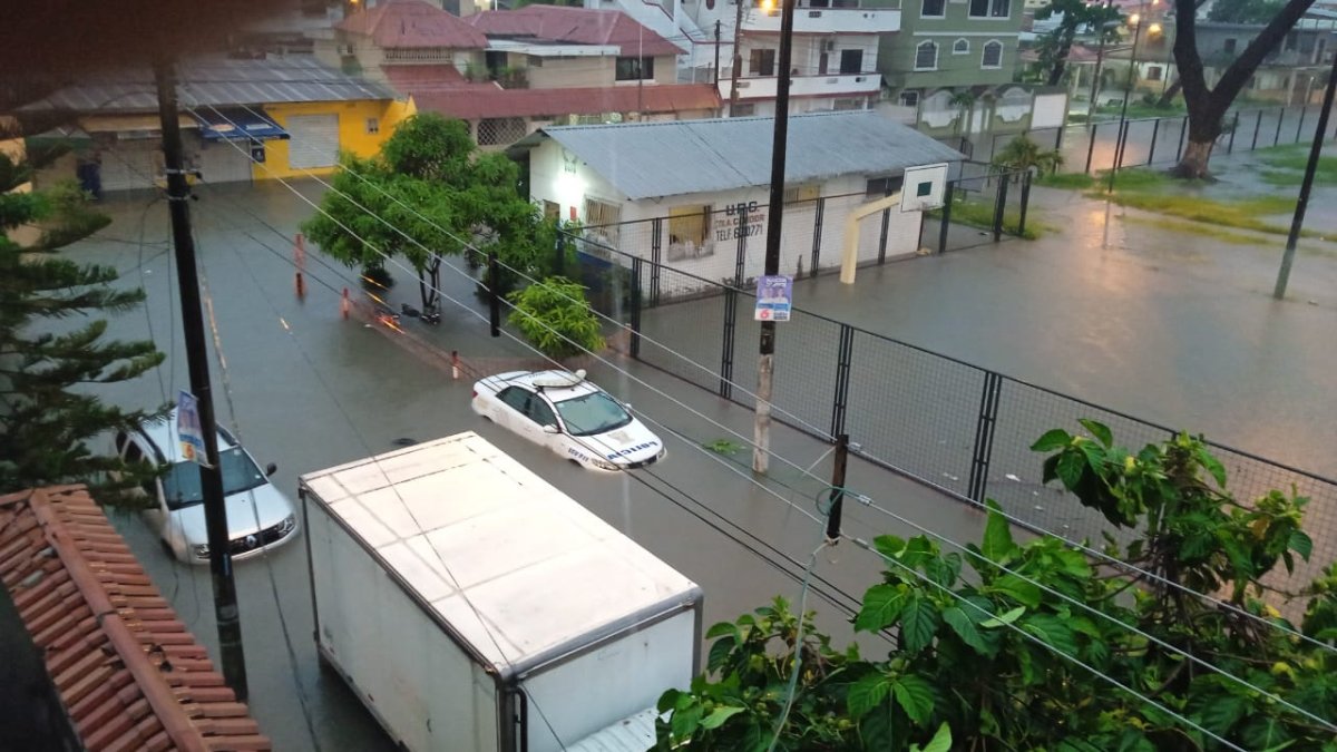 En la ciudadela El Cóndor, los estragos de la tormenta fueron evidentes.