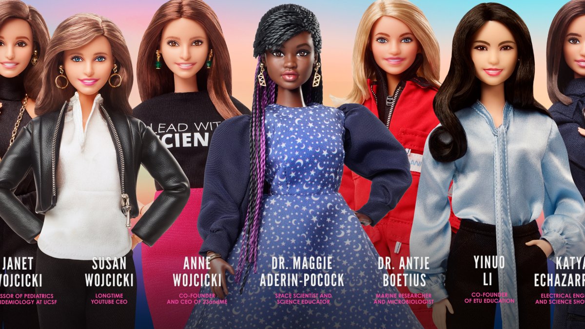 Fotografía cedida por la compañía Mattel donde aparecen las siete muñecas Barbie inspiradas en mujeres que han hecho carrera en los campos de la ciencia y la tecnología