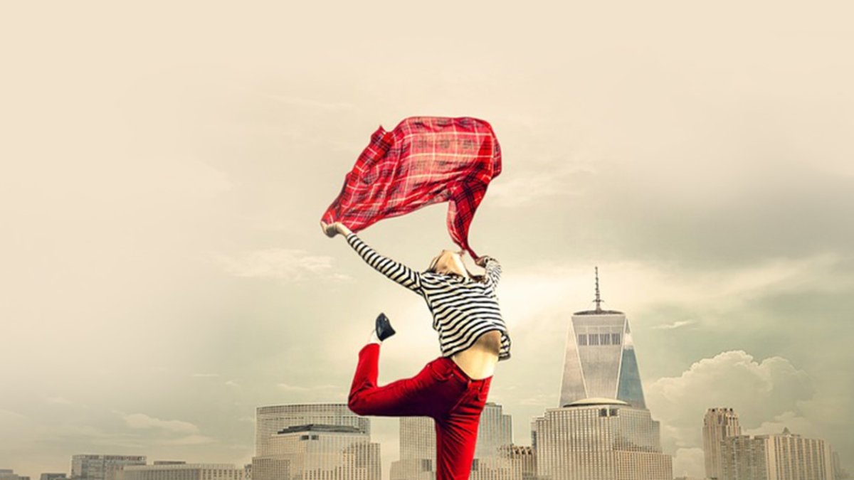 Ella expresa su energía cuando baila, canta o se comunica a través del arte.