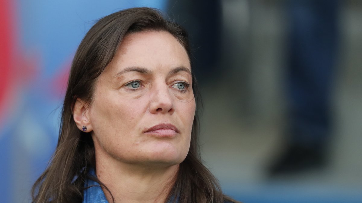 La también exfutbolista y ahora exentrenadora de Francia, Corinne Diacre, tenía contrato hasta 2024.
