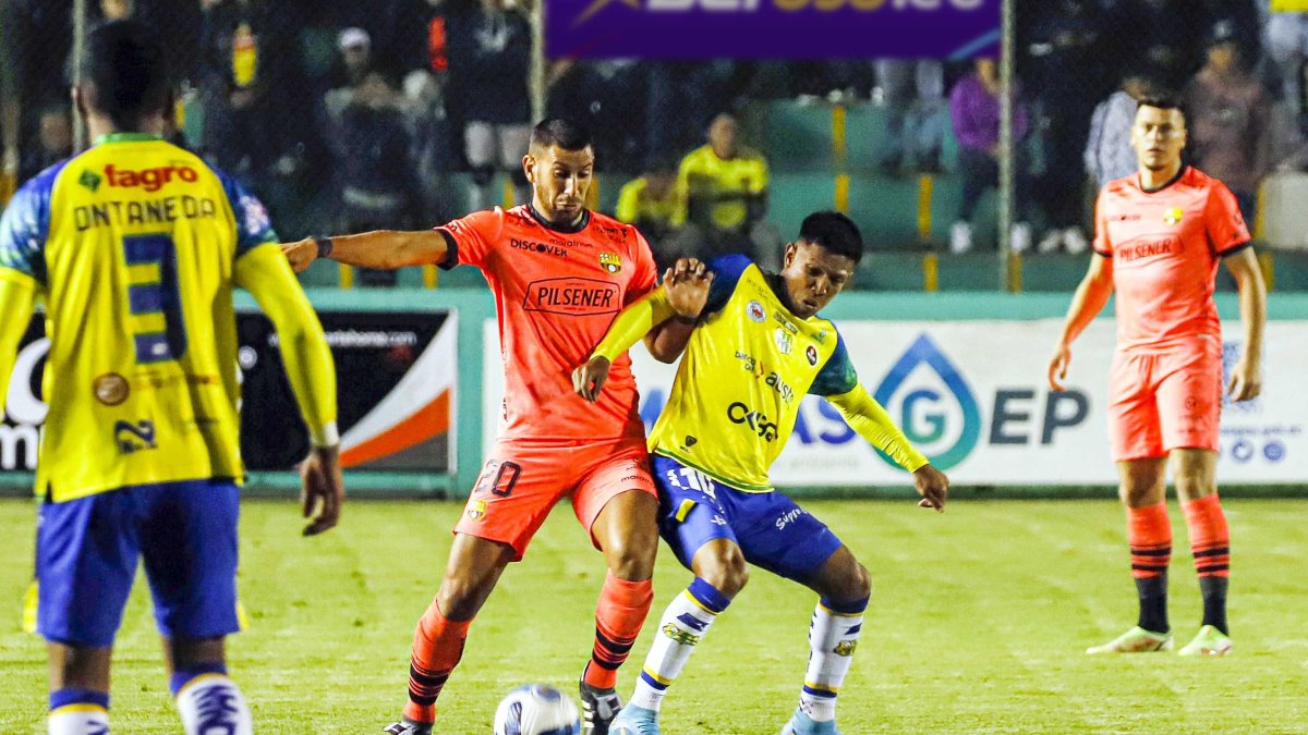 Jesús Preciado es el '10' del Gualaceo y se adapta a cualquiera de las posiciones en el ataque.