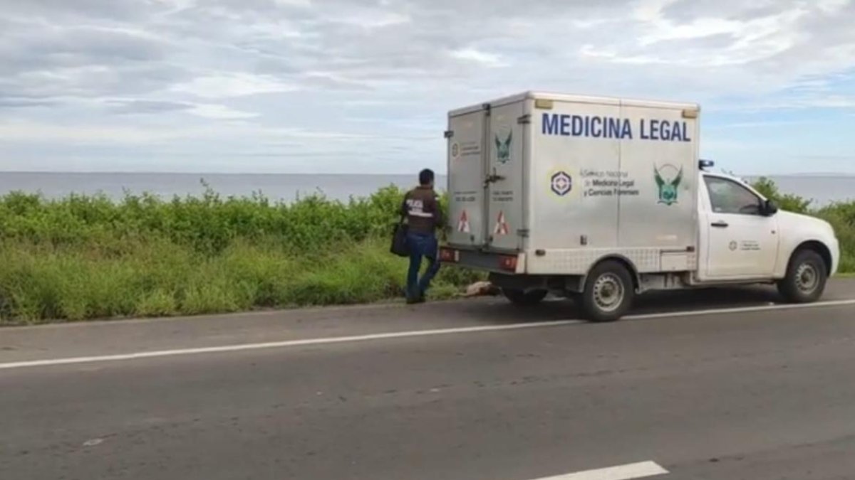 Criminalística acudió al sitio del crimen para hacer el levantamiento del cadáver