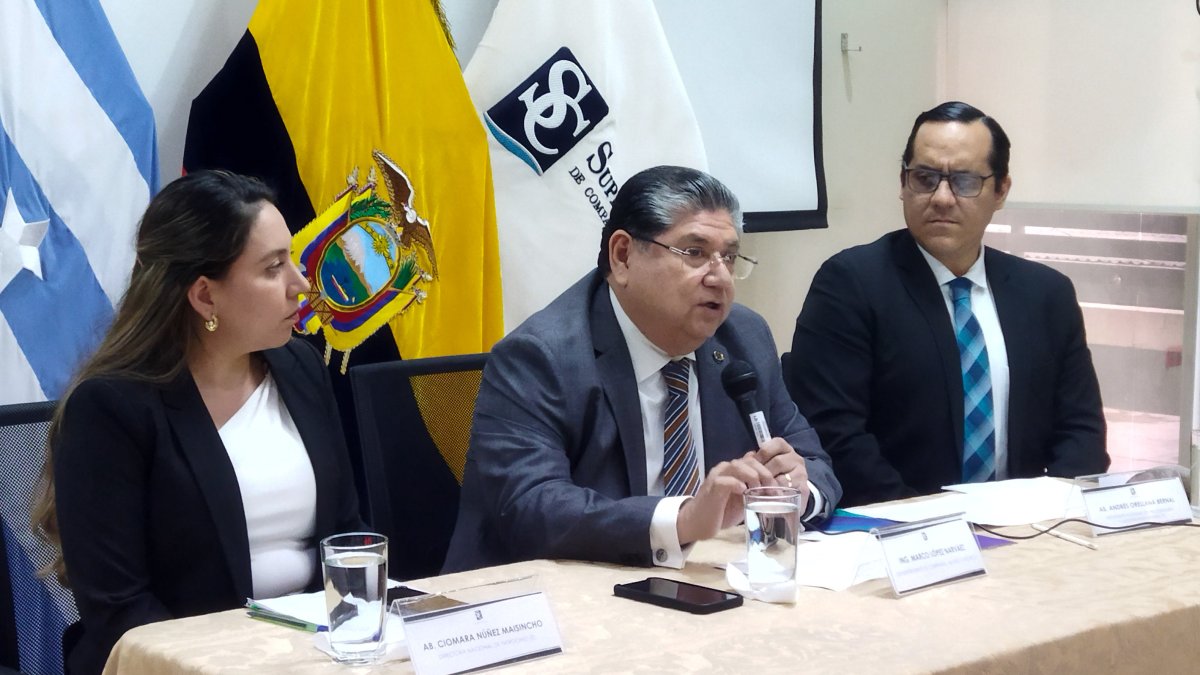 El superintendente de Compañías indicó que sus reuniones han sido en la Casa Legislativa de la Asamblea.