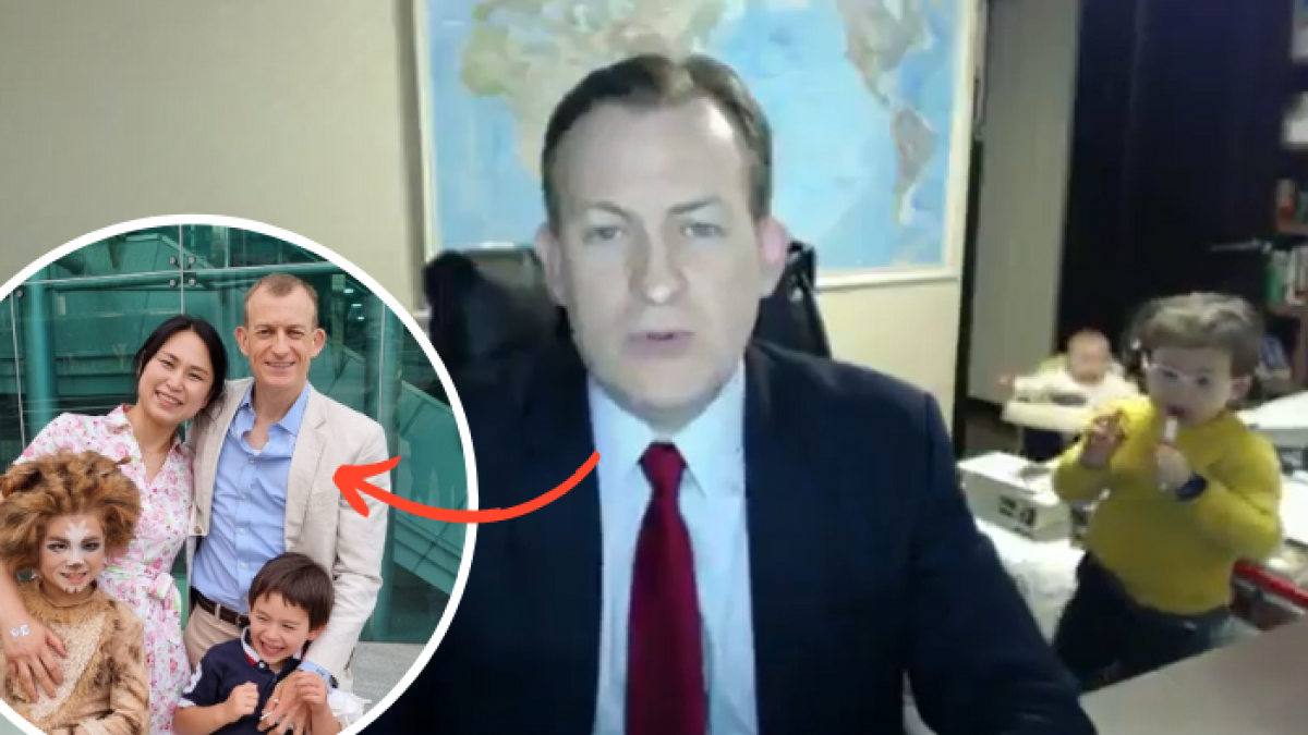 El divertido momento en que un experto en Corea es interrumpido por sus hijos en TV.