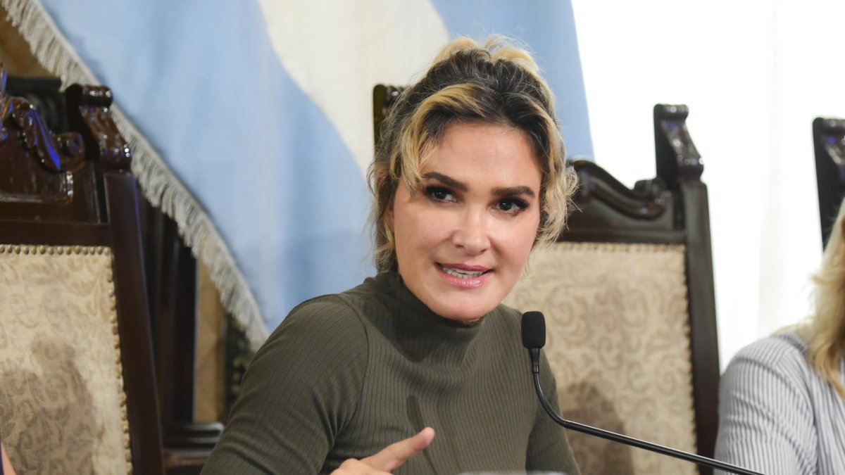 Funcionaria. Viteri presidió la sesión del Concejo Cantonal.