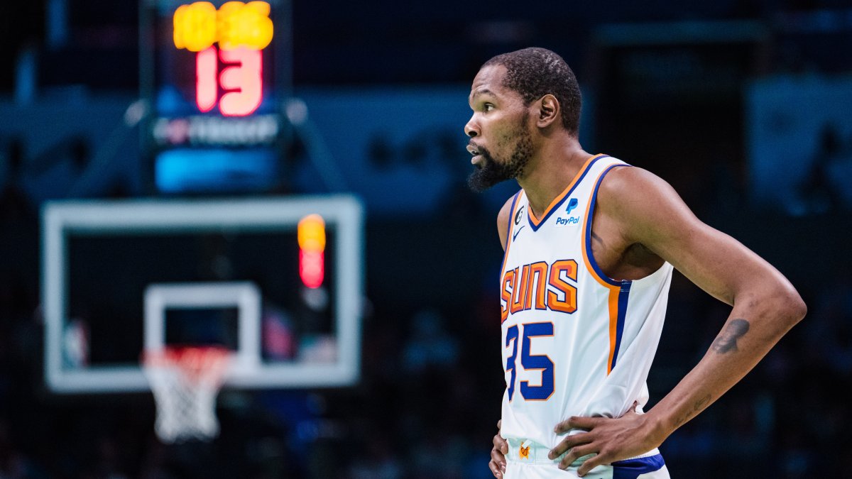 El alaero Kevin Durant solo ha disputado tres juegos desde que se unió a los Suns.
