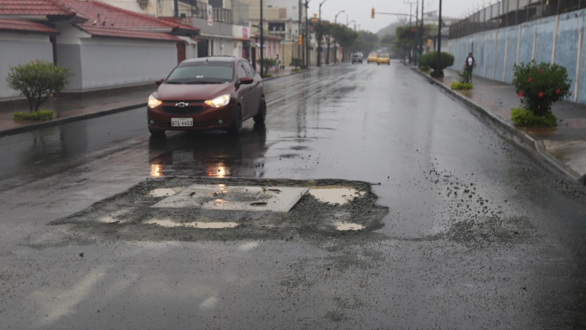 Bache ubicado en las calles El Oro y Dolores.
