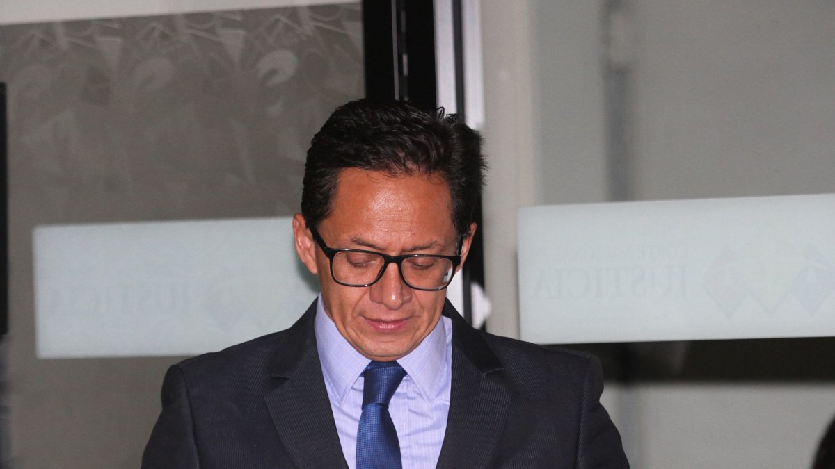 El exdefensor del Pueblo, Freddy Carrión, fue sentenciado a tres años de prisión por abuso sexual.