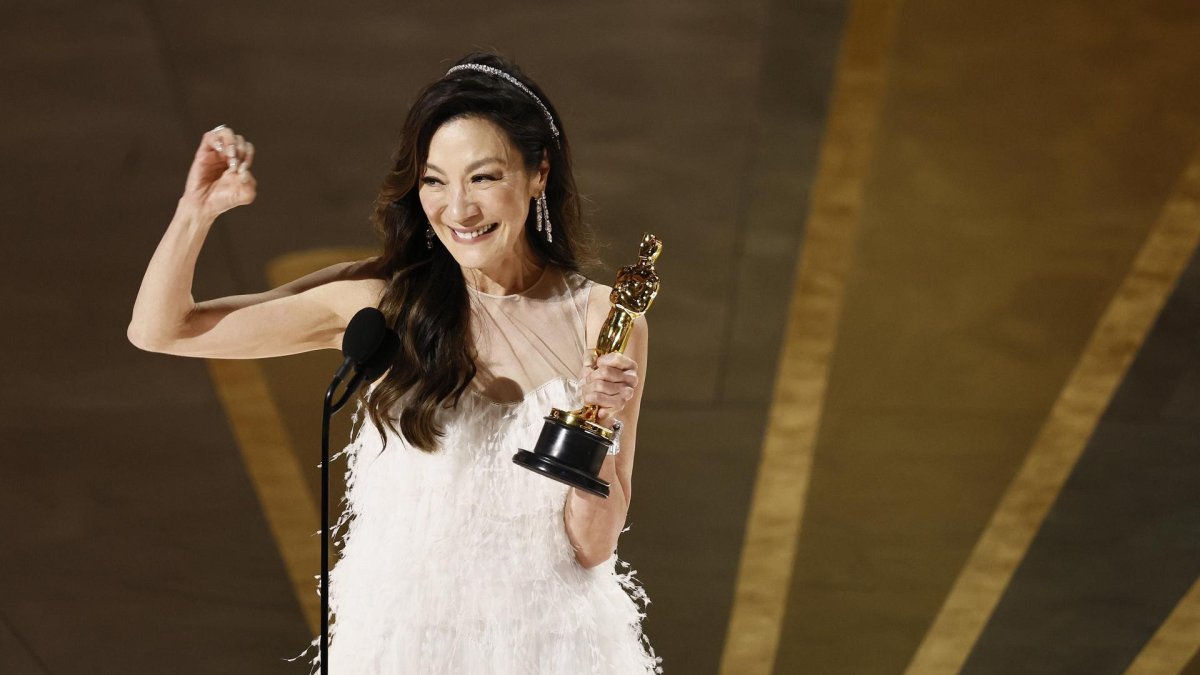 Michelle Yeoh después de ganar el óscar a la mejor actriz por 'Everything Everywhere All at Once'.