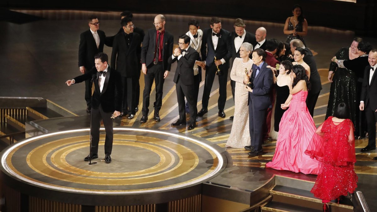 El elenco de 'Everything Everywhere All at Once' .