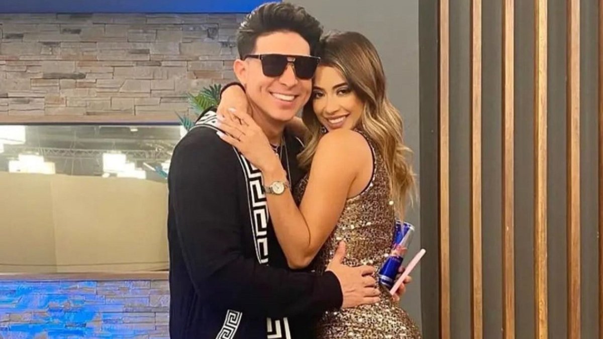 El chico reality con su expareja, Elizabeth Cader.