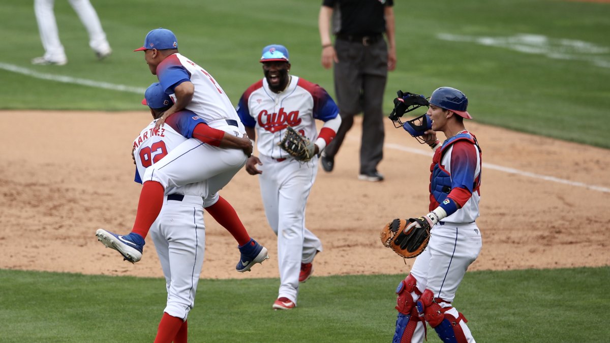 Integrantes del equipo cubano festejaron la clasificación en Tokio.