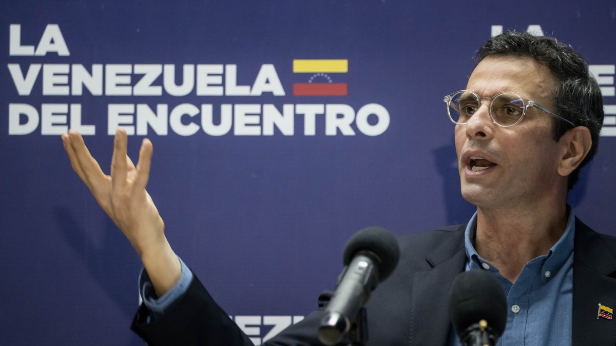 El líder opositor venezolano Henrique Capriles durante una rueda de prensa