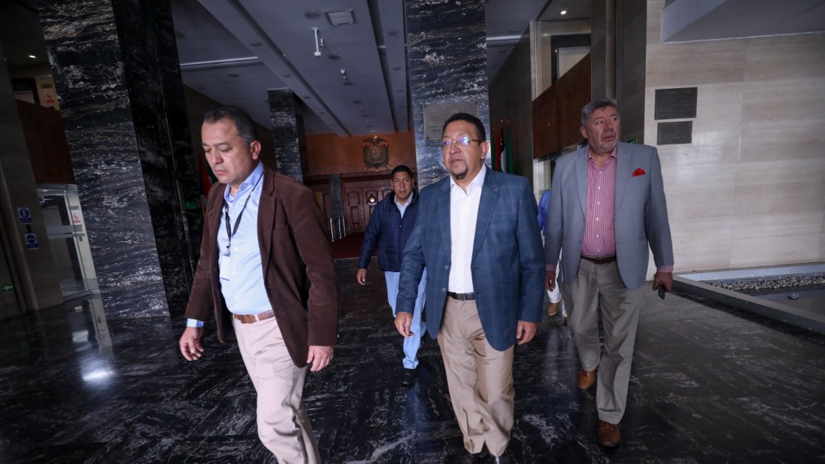 Silencio. Mientras todo sucede, el presidente de la Asamblea, Virgilio Saquicela, no ha hablado de su firma en el comunicado que dice que el juicio va.