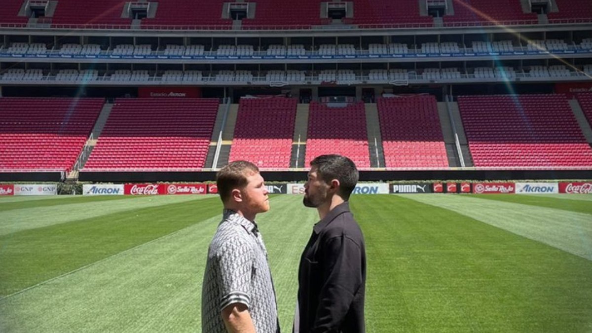 Álvarez y Ryder se vieron este martes 14 de marzo por primera vez, previo al combate, en el escenario de la pelea.