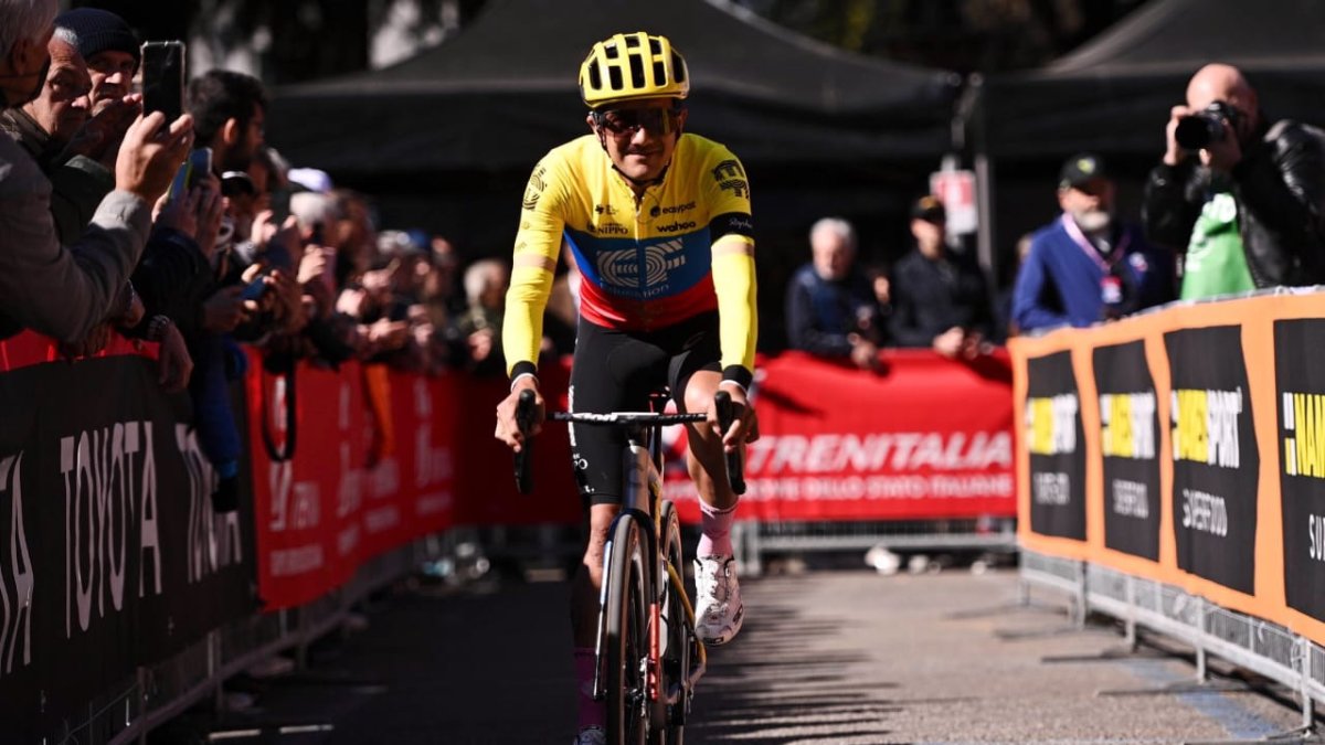 Carapaz lució el maillot tricolor.