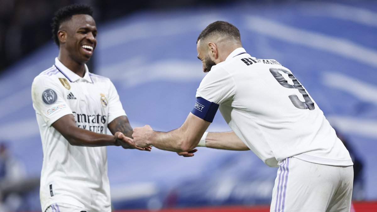 Vinícius Júnior (i) fue clave para que el Real Madrid elimine al Liverpool.