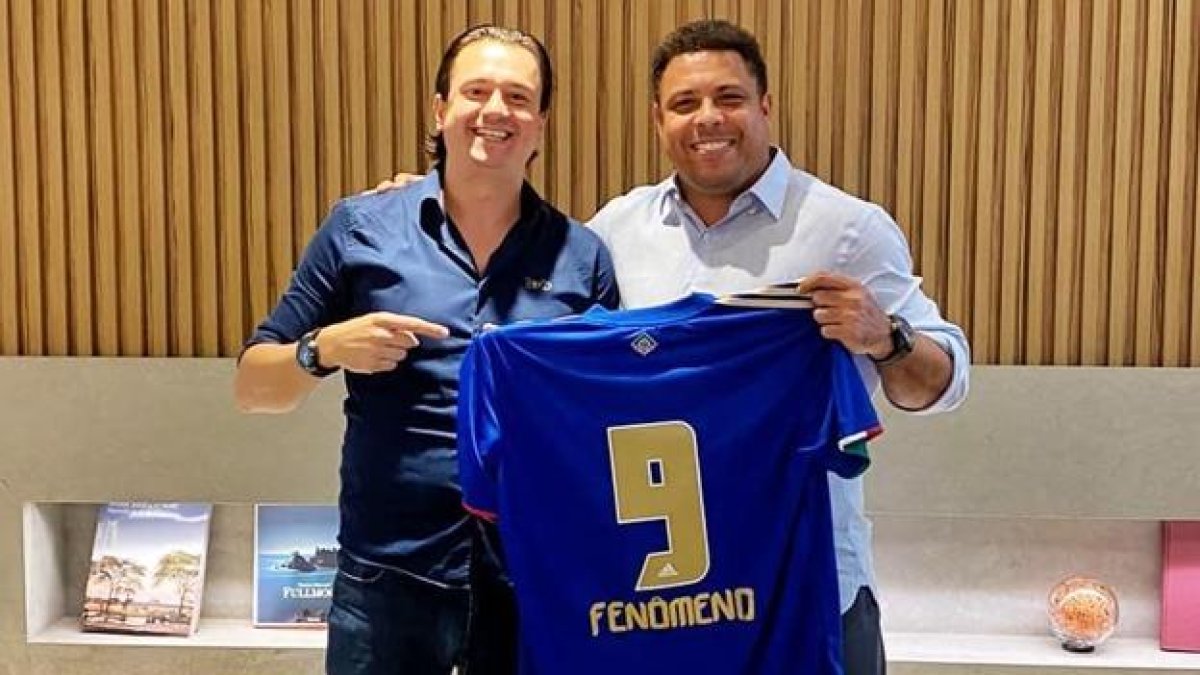 Ronaldo Nazário cuando era oficializado como dueño del Real Valladolid.