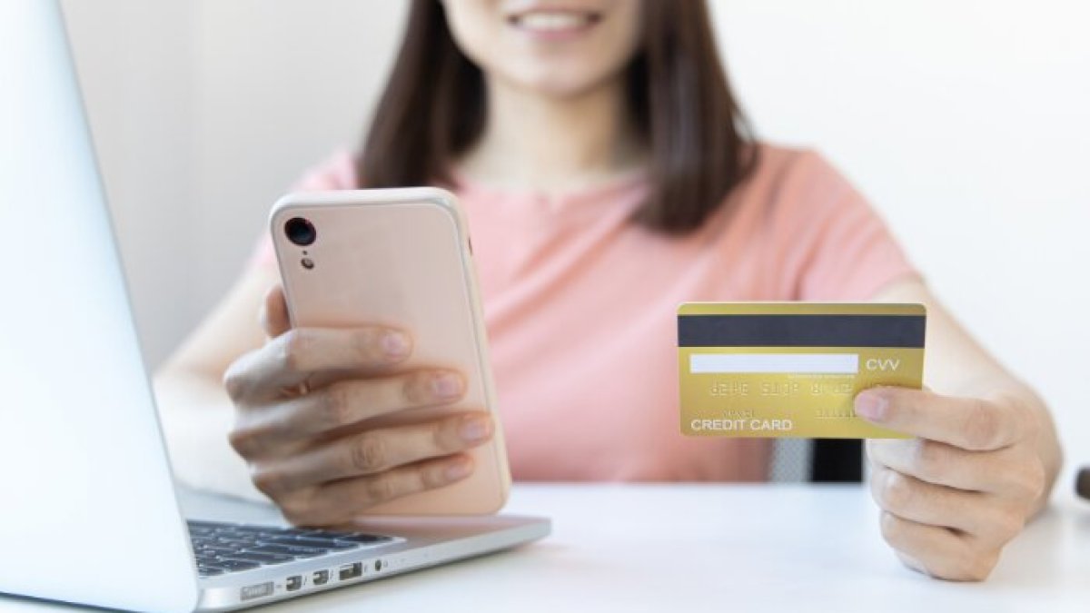 Los bancos privados entregaron 18.639 millones de dólares en nuevos créditos, a través de tarjetas de crédito activas, durante el año pasado.