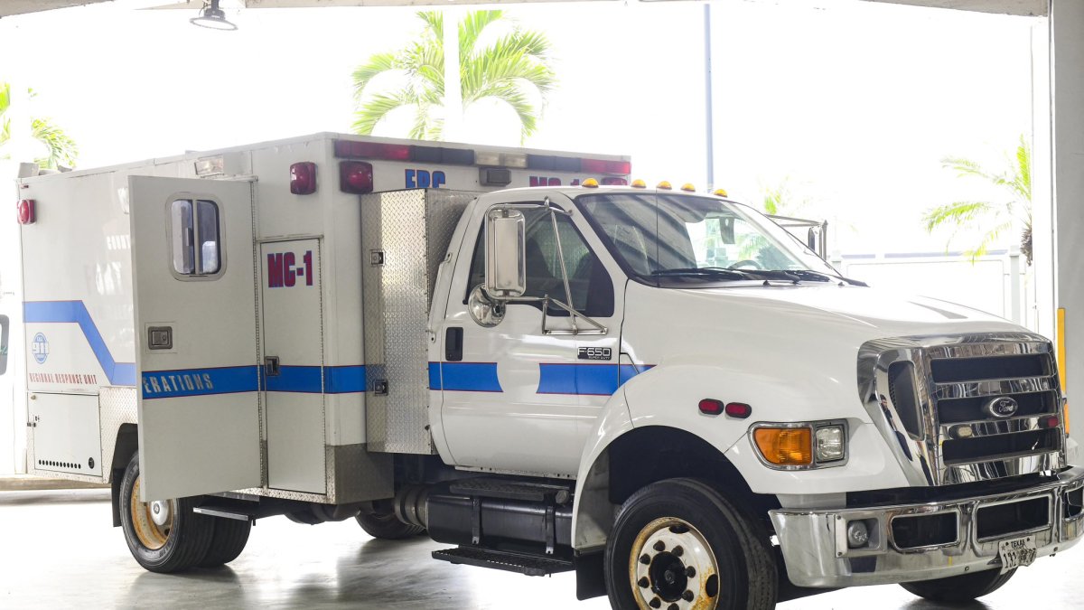 Entrega. El vehículo fue recibido por la alcaldesa saliente Cynthia Viteri.