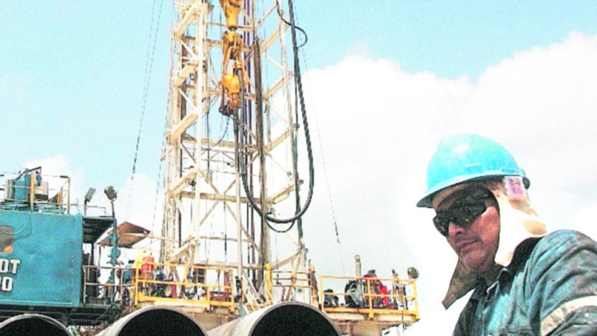 En el 2000, la petrolera Perenco obtuvo licencia para explotar en el país.