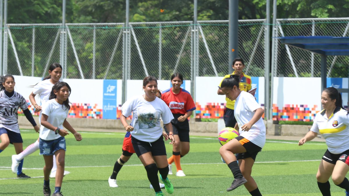 Lunes, miércoles y viernes, durante tres horas, las féminas entrenan en Monte Sinaí.