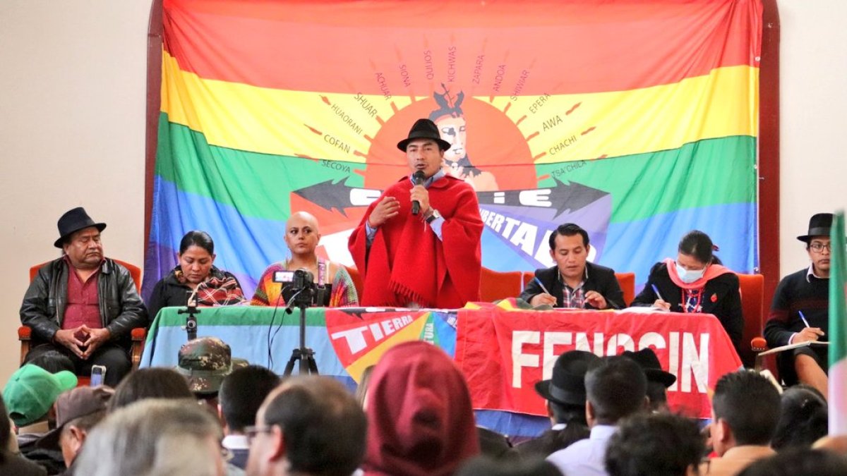 El presidente de la Conaie, Leonidas Iza, encabezó el encuentro en la Casa de la Cultura en Quito.