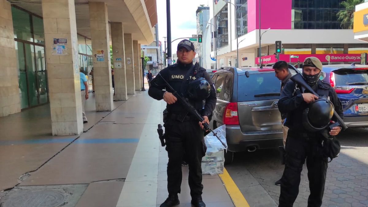 Fiscalía en su operativo.