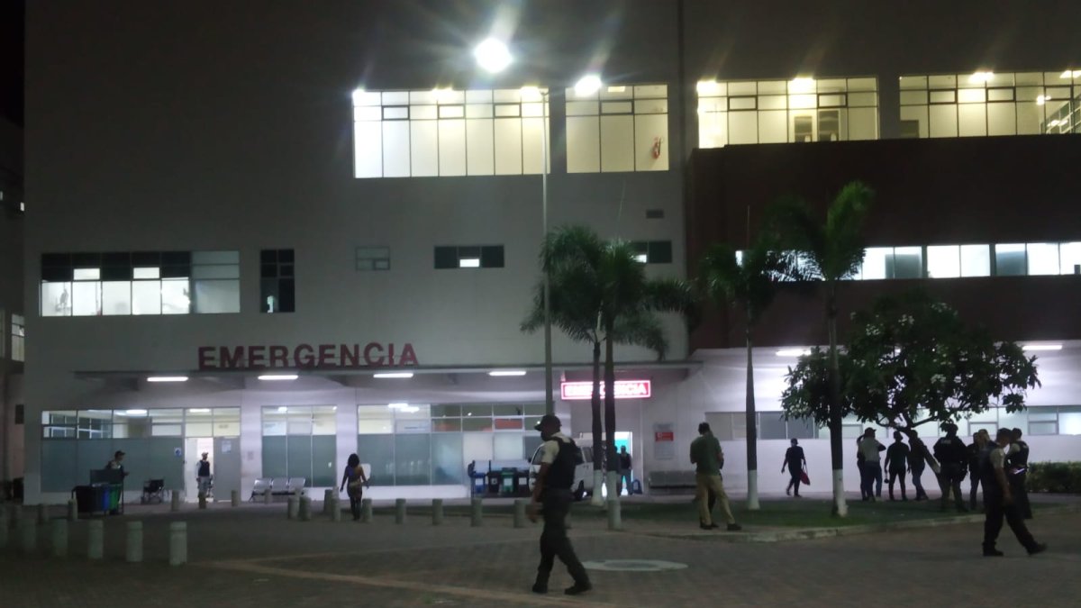 Personal policial acudió al centro hospitalario para verificar lo sucedido
