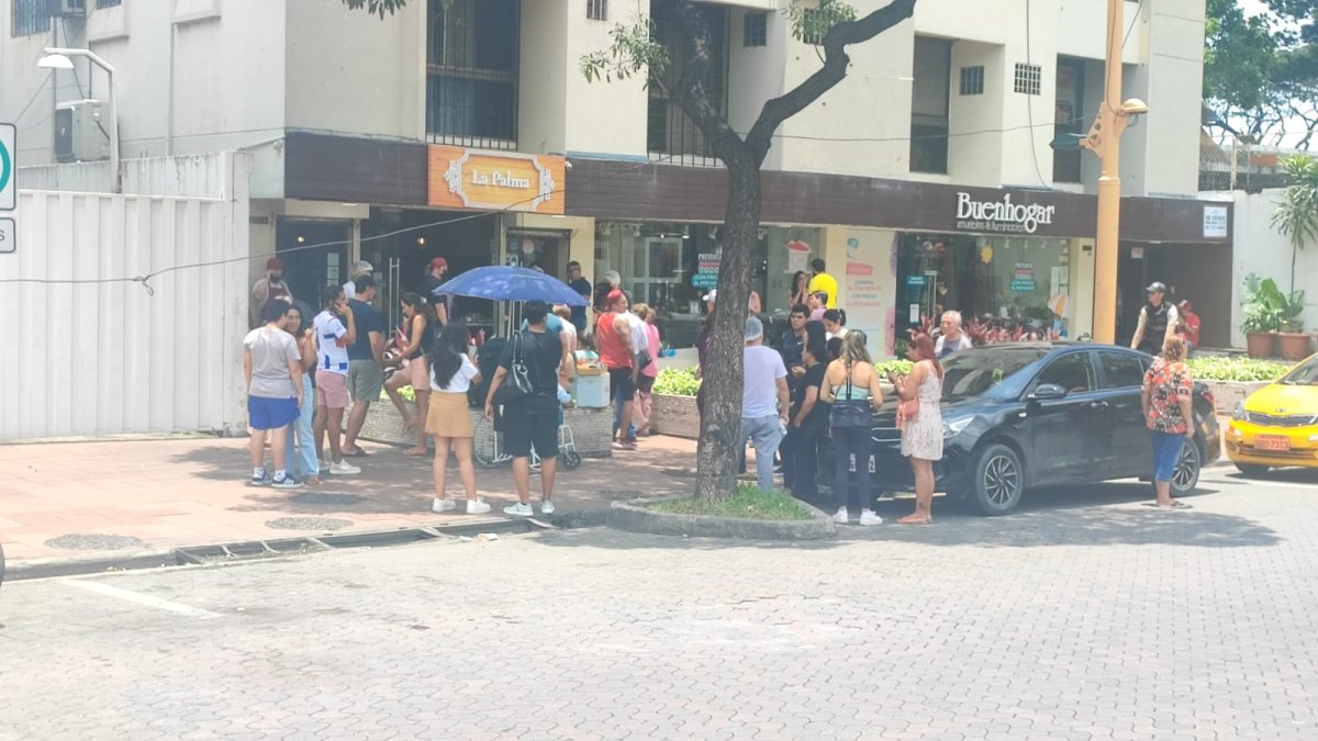 Ciudadanos salieron asustados de sus negocios.