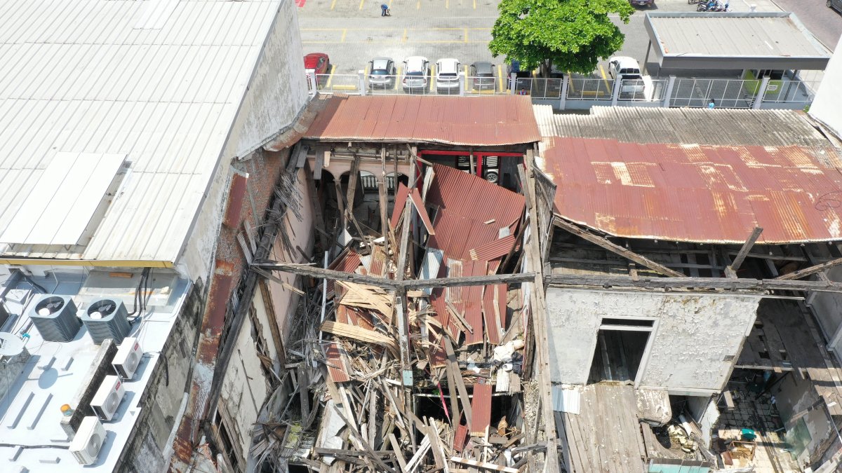 Escena. La casa Maldonado solo conserva su fachada, el techo se perdio