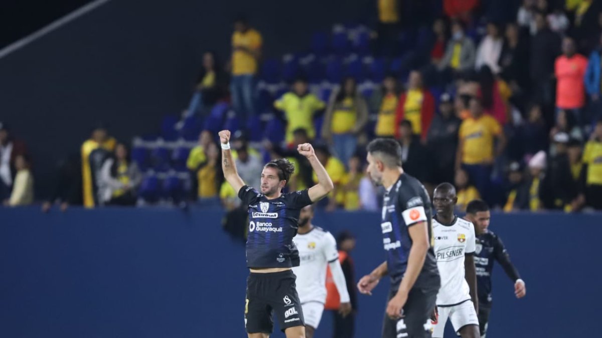 Lautaro Díaz de cabeza puso el gol