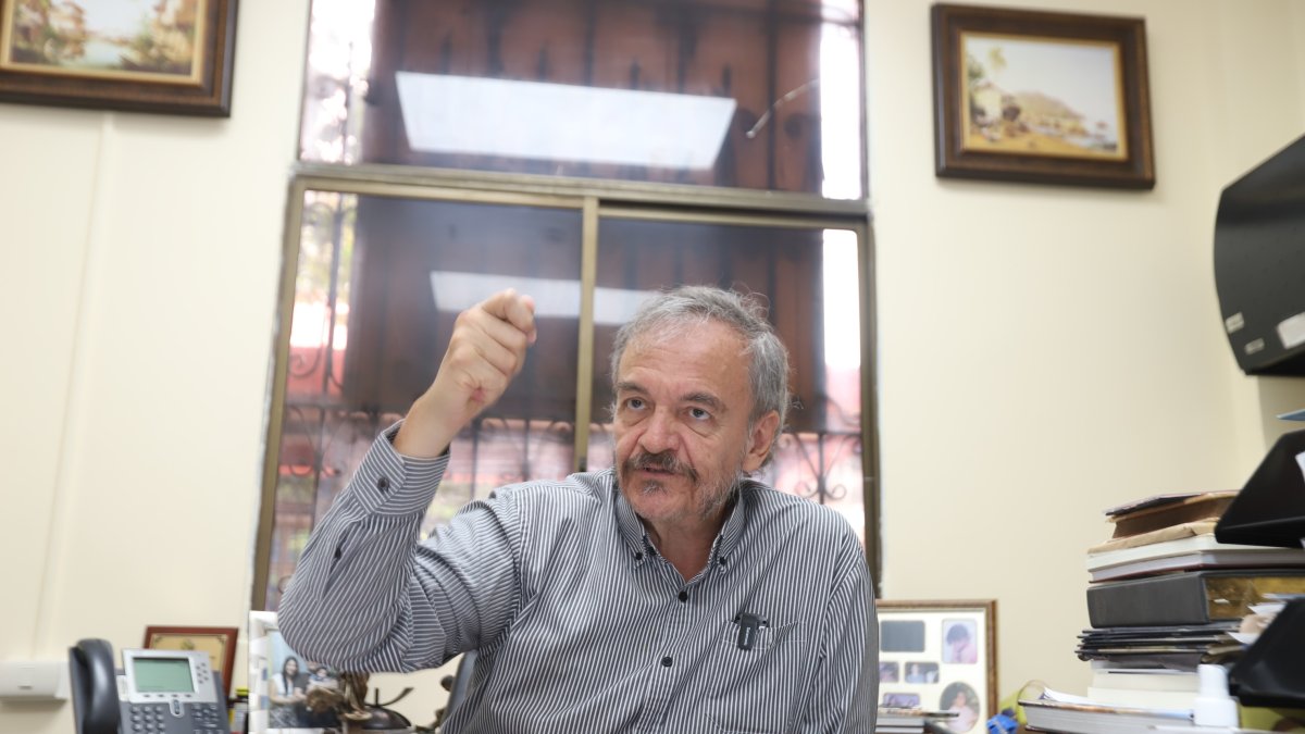 Figura. Hoyos durante la entrevista con EXPRESO.