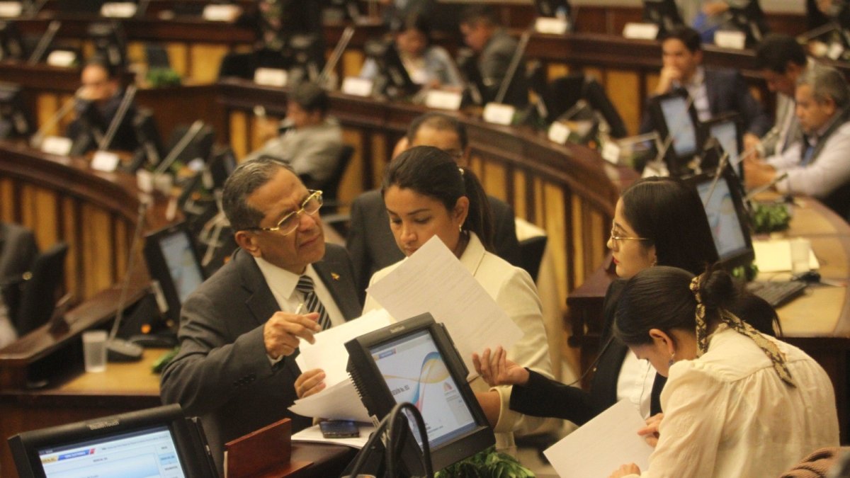 Fusión. Socialcristianos y correístas impulsan el enjuiciamiento político y salida del presidente Guillermo Lasso.