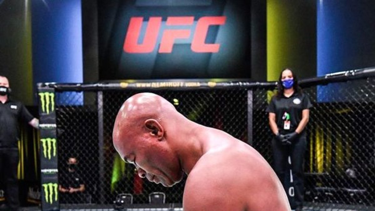 Anderson llegó a tener una racha ganadora de 16 peleas de Anderson en UFC, 10 defensas exitosas del título y casi siete años como campeón de peso mediano