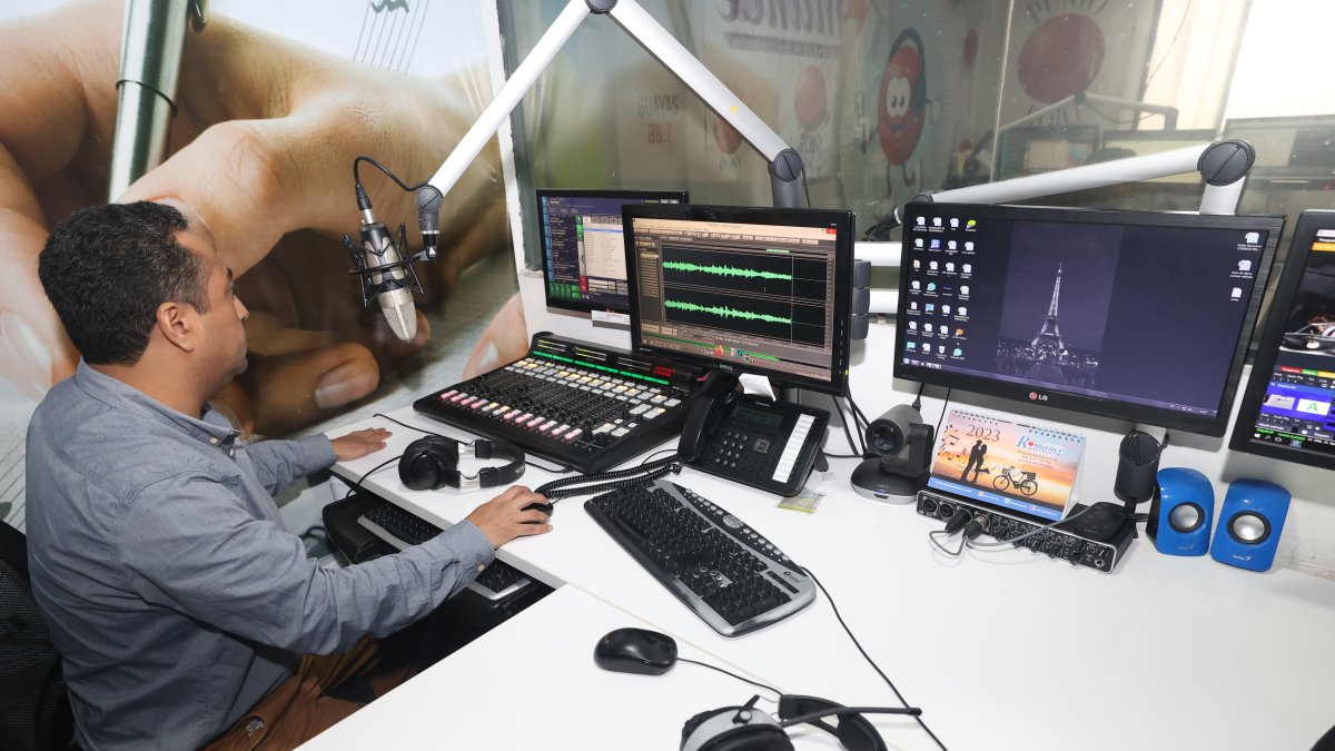 Mercado. En el país existen más de 400 estaciones radiales que deben pagar por el uso de la música.