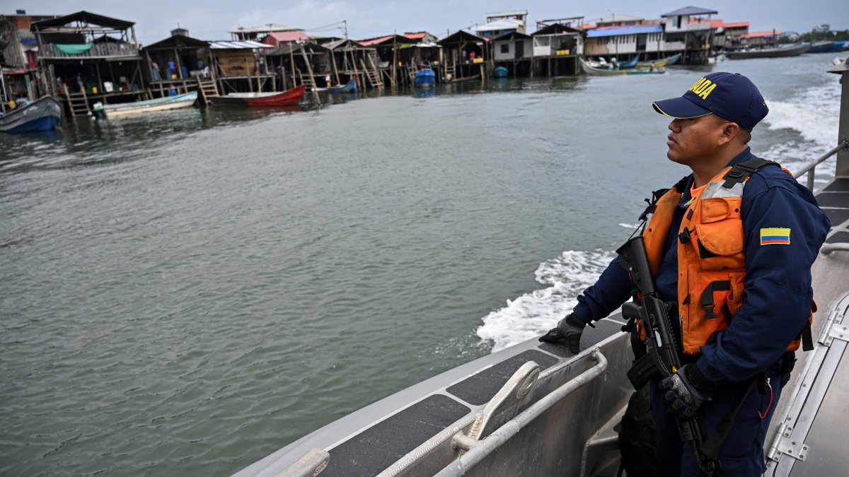 Referencial. También se hallaron armas y municiones en las tres embarcaciones.