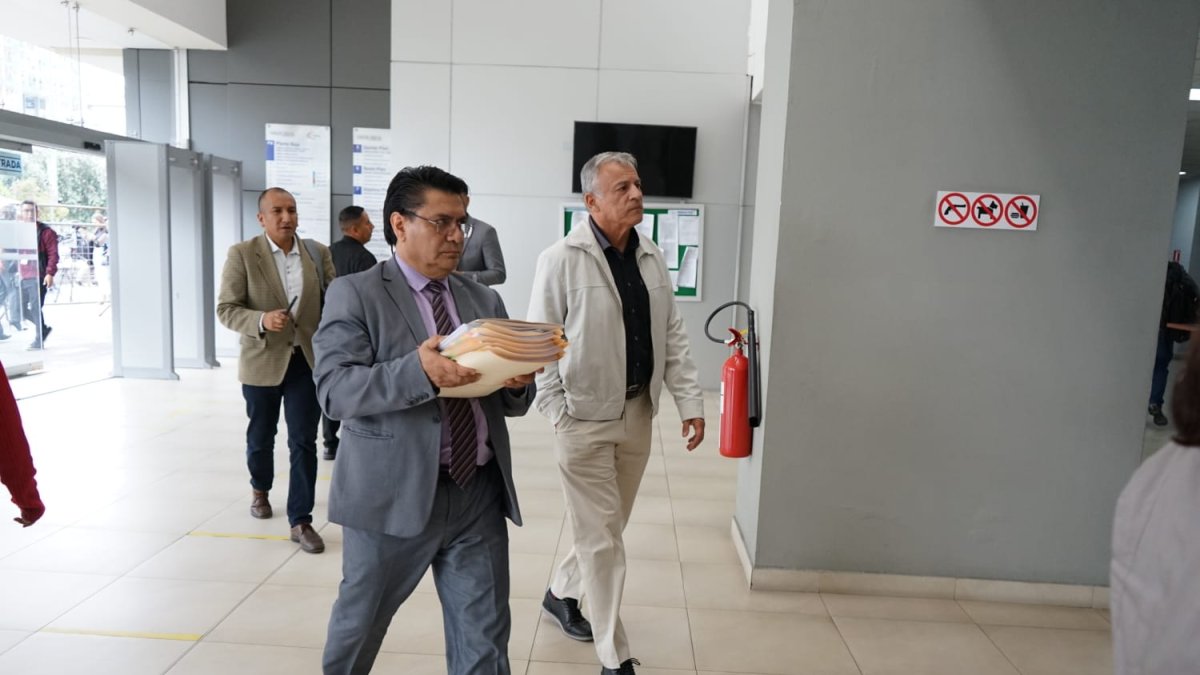 Figueroa y Molestina llegaron al Complejo Judicial con varias carpetas que dijeron fueron analizadas con rigurosidad.