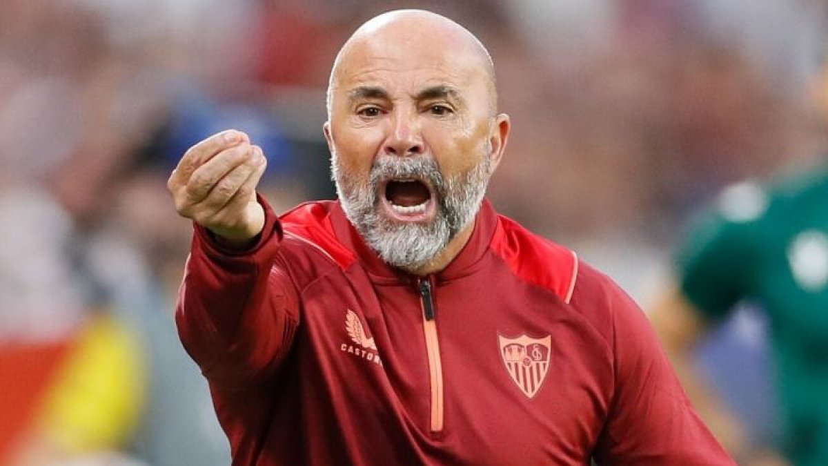 Sampaoli lleva un balance de 13 victorias, 6 empates y 12 derrotas en 31 partidos oficiales.