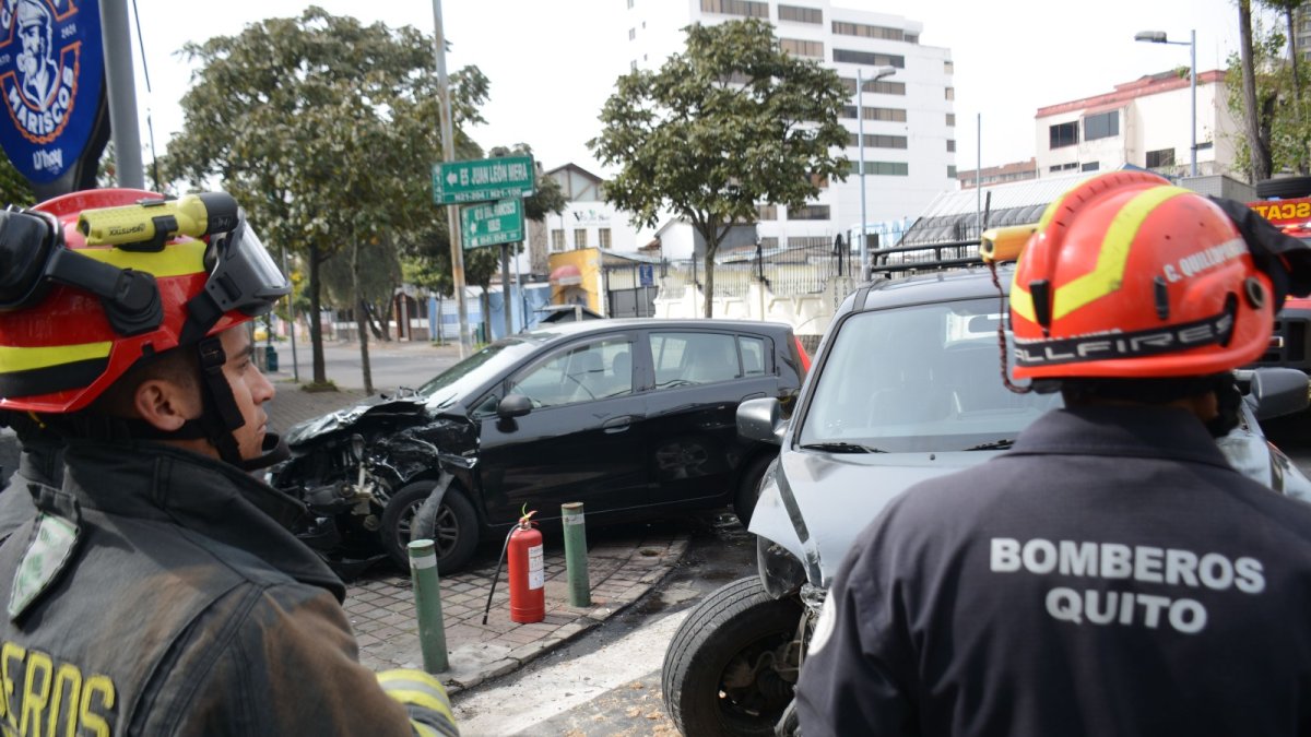Colisión. La mañana de ayer lunes, dos automóviles colisionaron en una de las esquinas conflictivas