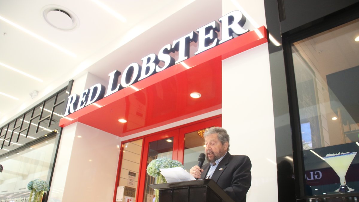 El nuevo local, ubicado en Riocentro Ceibos, tiene una capacidad para 185 personas.