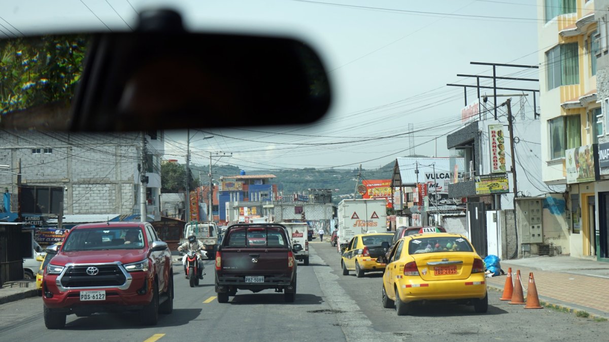 Taxistas. Los conductores se intercomunican y actúan en grupo ante una emergencia ciudadana