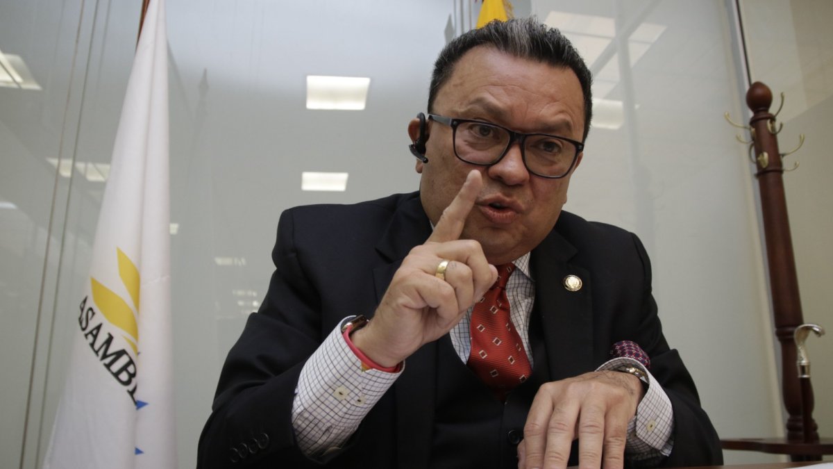 El asambleísta enfrenta una acusación en el CAL por supuestamente poner en peligro la seguridad de su colega en la Asamblea, Javier Santos.