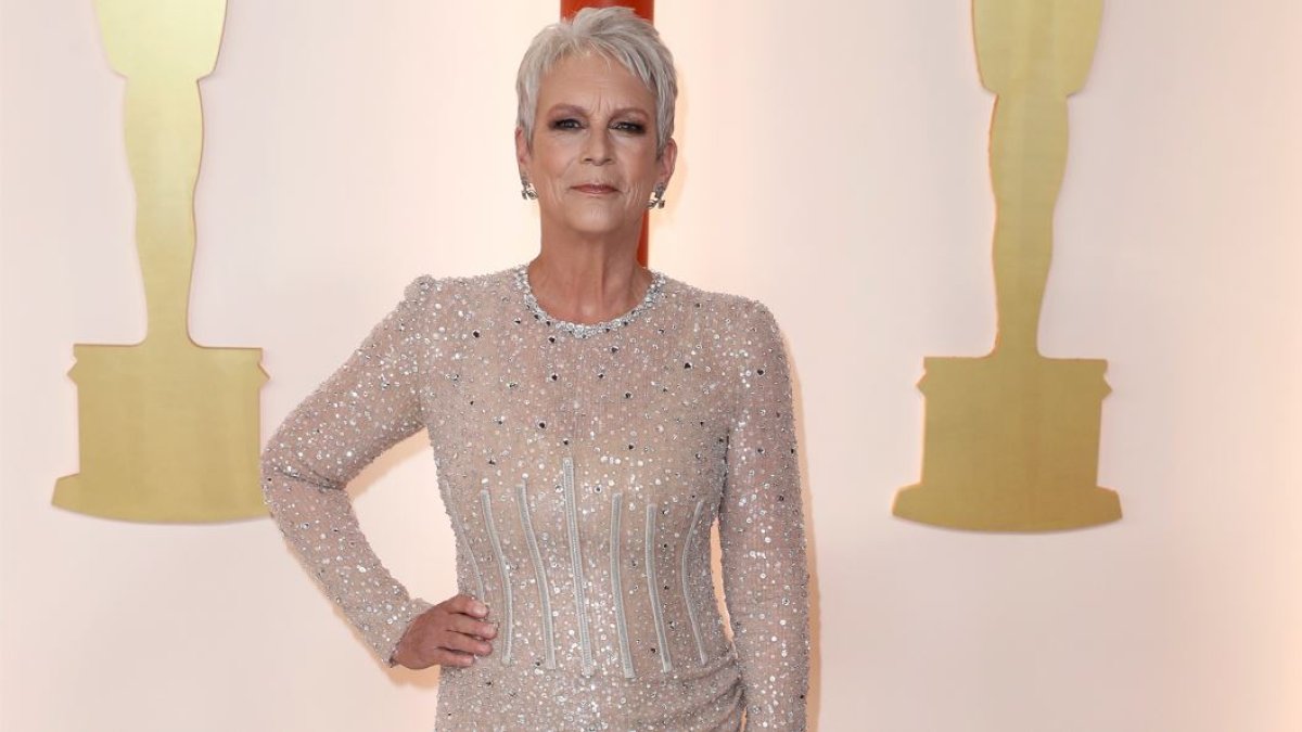 La actriz, cuyo papel en 'Todo en todas partes al mismo tiempo' fue reconocido en los premios de la Academia, luce regia a sus 64 años