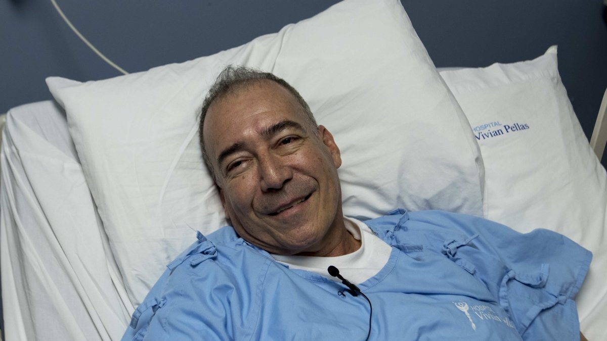 Fotografía de archivo, tomada en noviembre de 2019, en la que se registró al sacerdote nicaragüense desnacionalizado Edwing Heriberto Román Calderón, en un hospital privado, en Managua (Nicaragua).