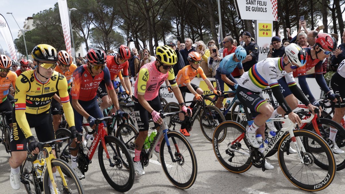 La Volta a Catalunya es la tercera prueba de Richard Carapaz (c) en lo que va del 2023.