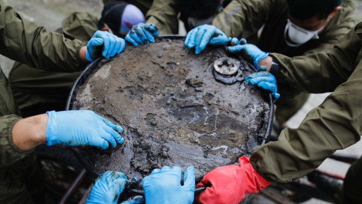 El carguero se hundió a finales de febrero frente a la costa occidental del archipiélago
