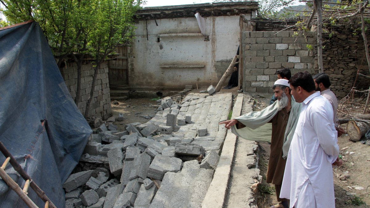 Afgansitán sufrió un fuerte sismo que ha dejado varias víctimas.