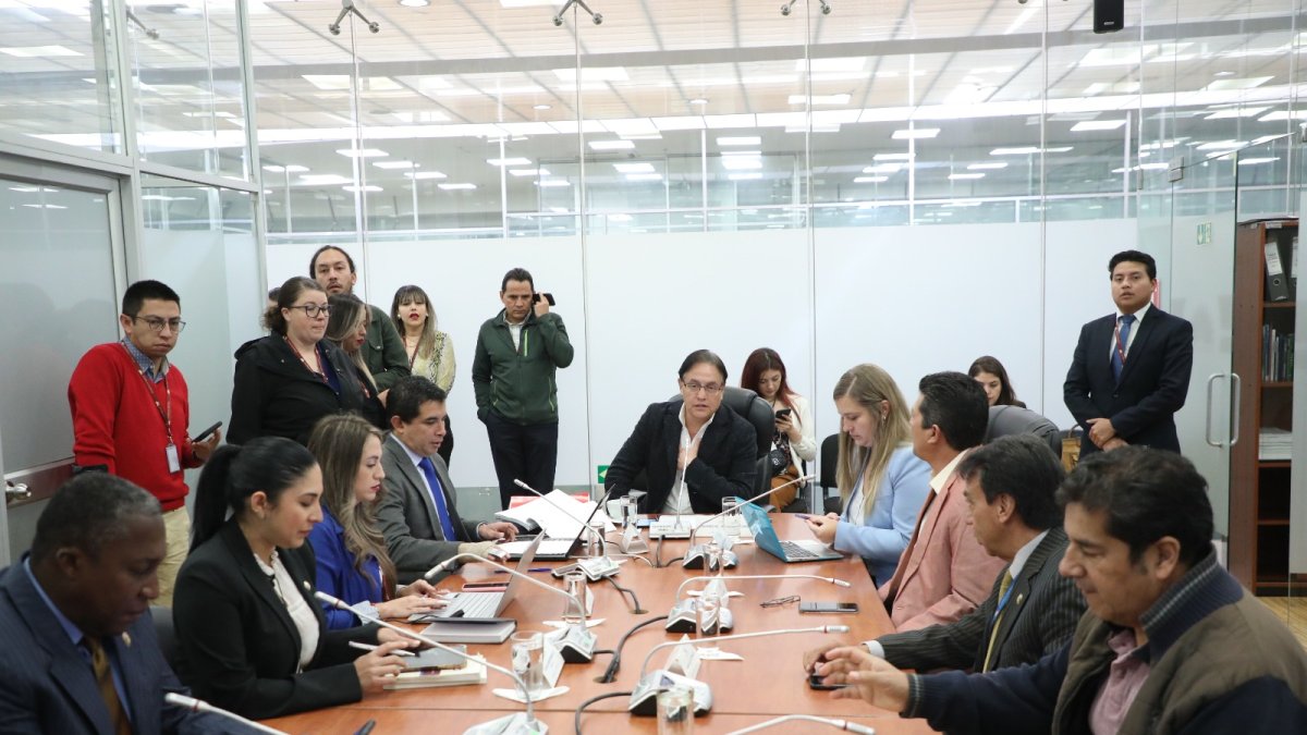 Decisión. Por unanimidad la comisión dispuso elaborar el documento que será puesto a consideración del pleno.